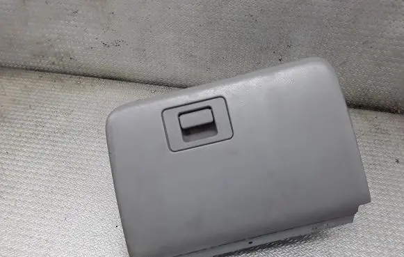 Ford Explorer Glove box lid/cover 