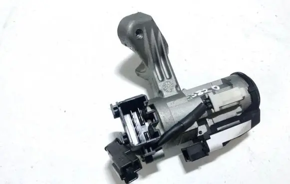 Toyota Corolla E120 E130 Ignition lock contact 45020024 45020-02-4