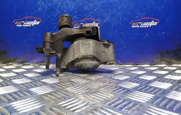 Toyota Prius (XW20) Engine mount bracket