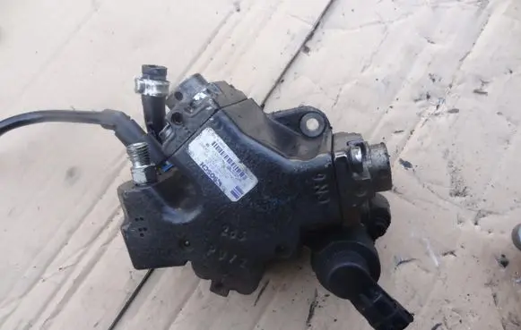 Opel Corsa D Fuel injection high pressure pump 55572537