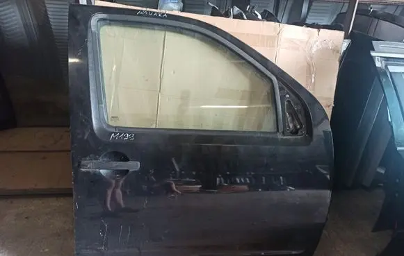 Nissan Navara D40 Front door