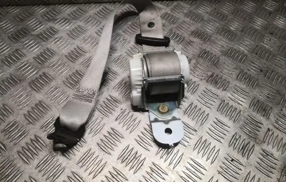 Middle seatbelt (rear)