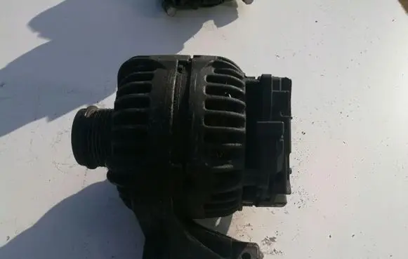 Volvo S60 Generator/alternator 1541243522 30667894 0124525060