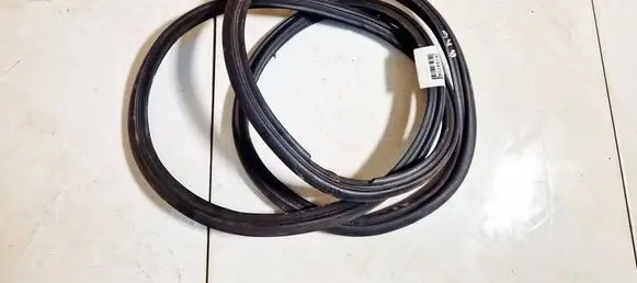 Toyota Yaris Trunk rubber seal (body) 