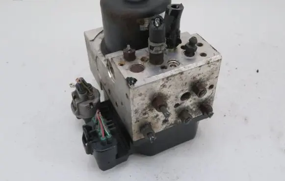 Lexus IS 200-300 ABS Pump
