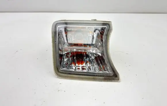 Toyota Prius (XW30) Front indicator light 8152047010