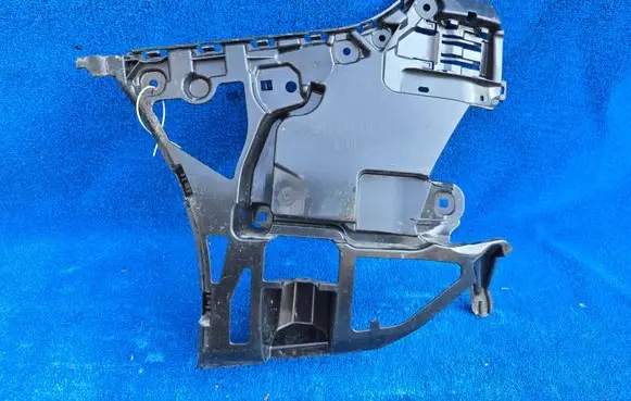 BMW 4 G22 G23 G24 G26 Rear bumper mounting bracket 7490725