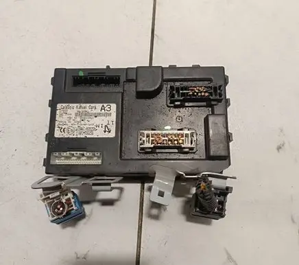 Nissan Juke I F15 Comfort/convenience module 284B11KA2C 116RI000259 116RAI000258