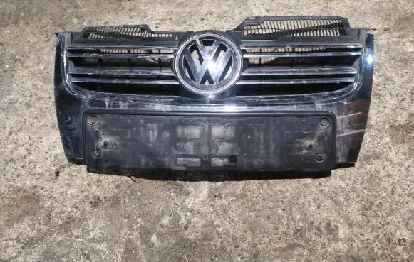 Volkswagen Jetta V Front bumper upper radiator grill