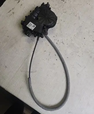 Volkswagen Sharan Sliding door latching motor 911694104 7N0843745