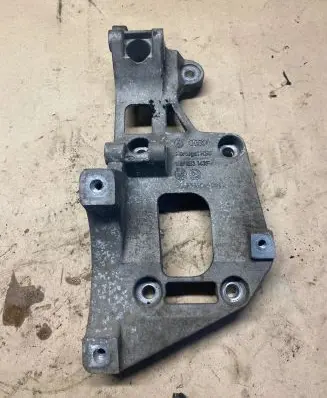 Volkswagen PASSAT B6 Engine mounting bracket 06F903143F