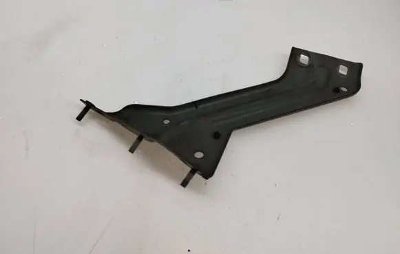 Audi Q5 SQ5 Fender mounting bracket 8R0821135