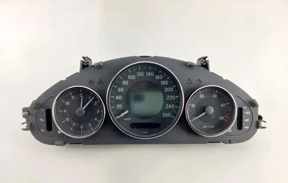 Mercedes-Benz CLS C219 Speedometer (instrument cluster) A2195401611