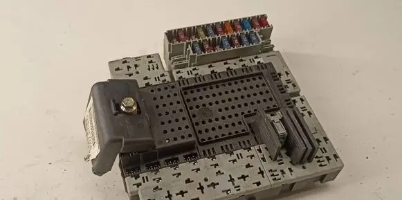 Volvo V70 Fuse module 08696040 0408704