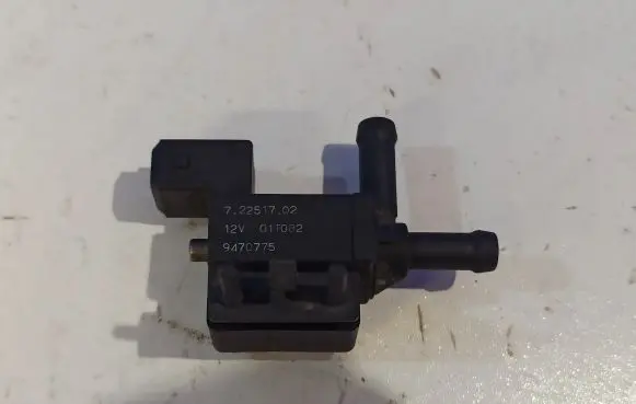 Volvo S40, V40 Engine mount vacuum valve 9470775