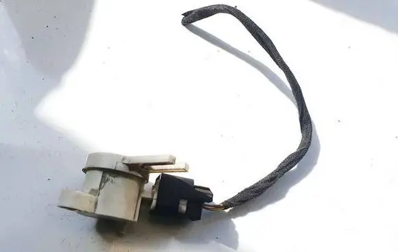 Opel Insignia A Clutch pedal sensor 25894753