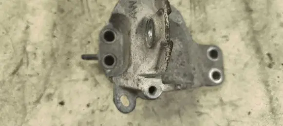 Nissan Murano Z52 Engine mounting bracket