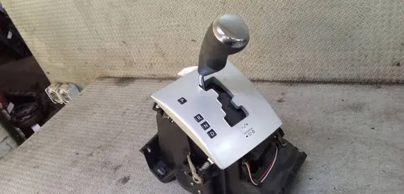Dodge Caliber Gear shifter/selector 04877281AA