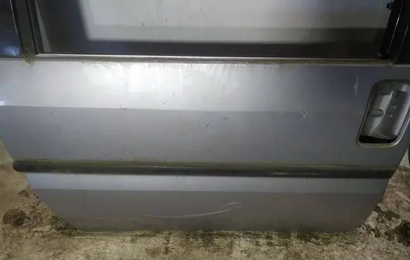 Rear door trim (molding)