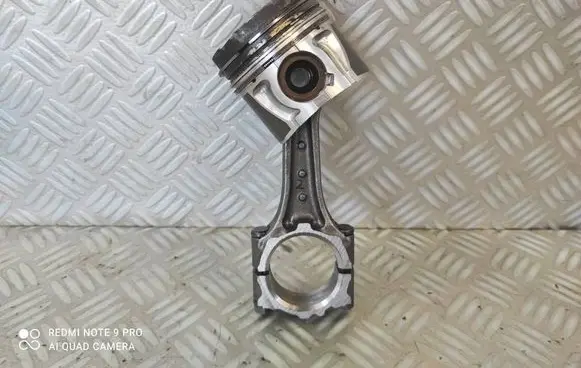 Opel Meriva B Piston with connecting rod 