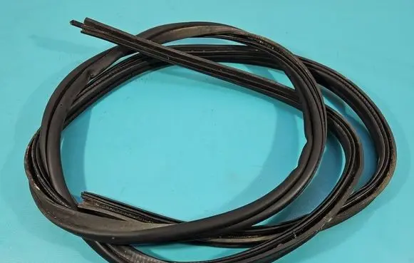 Dodge Journey Seal rubber (tailgate) 05076822 IMPRK1527262
