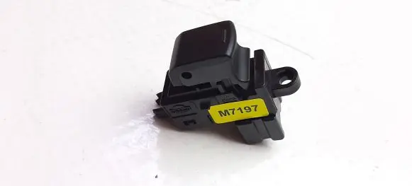 Nissan Qashqai+2 Electric window control switch 25411JD000 M7197