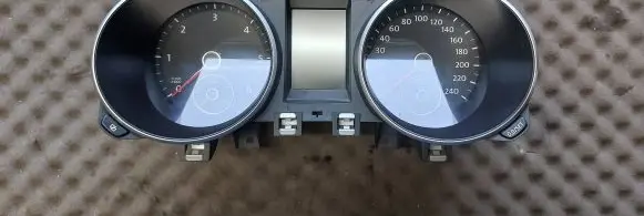 Volkswagen Golf VI Speedometer (instrument cluster) 5K0920870E