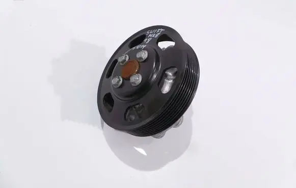 Suzuki Swift III Water pump