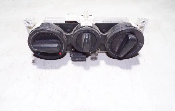 Volkswagen PASSAT B5 Climate control unit 1J0820045D