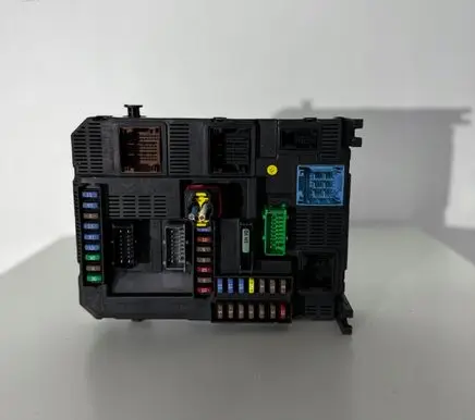 Peugeot 208 Fuse module 9807531680