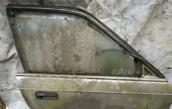 Mazda 626 Front door sidabrines