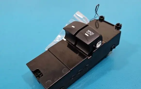 Hyundai i30 Electric window control switch 39Y49F1310 IMPRK1567875