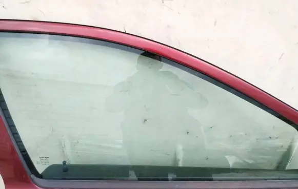 Volvo S60 Front door window glass four-door
