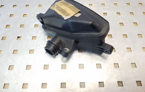 Chrysler 300 - 300C Intake resonator P53014016AI A6421400087