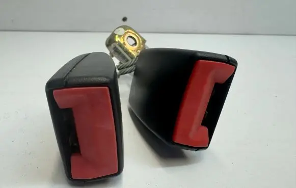Volkswagen Jetta V Middle seatbelt buckle (rear) 1K0857739