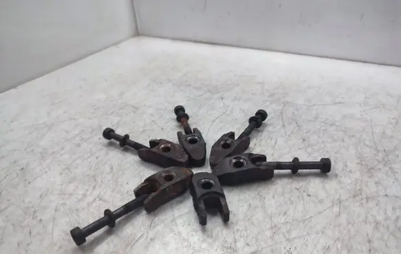 Hyundai ix 55 Fuel Injector clamp holder 
