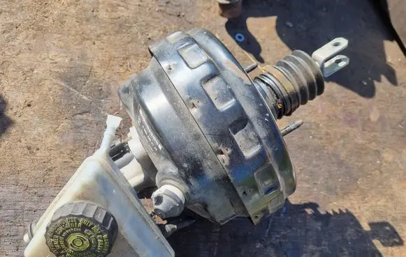 Mercedes-Benz C W203 Brake booster A0054304730 03784920014