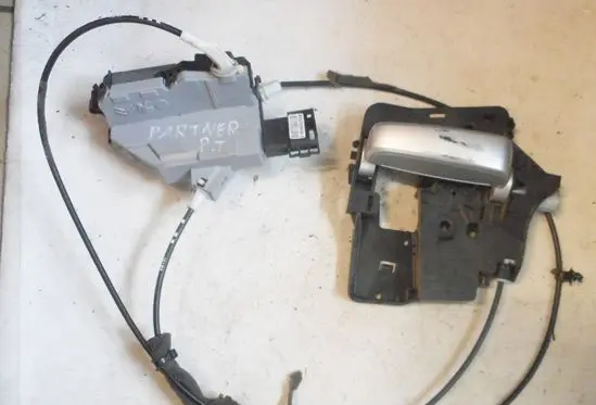 Peugeot Partner Sliding door lock PSA828417