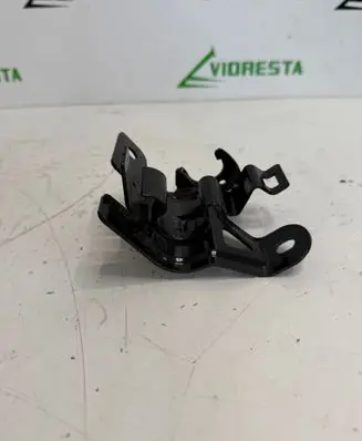 Honda HR-V Sliding door lower roller guide/hinge 
