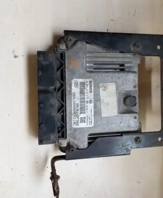 KIA Sportage Engine control unit/module 391012F568
