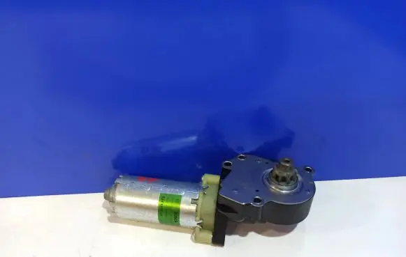 Volvo S60 Seat adjustment motor 8621413