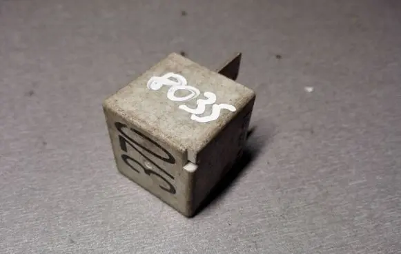 Volkswagen PASSAT B5.5 Other relay 8D0951253