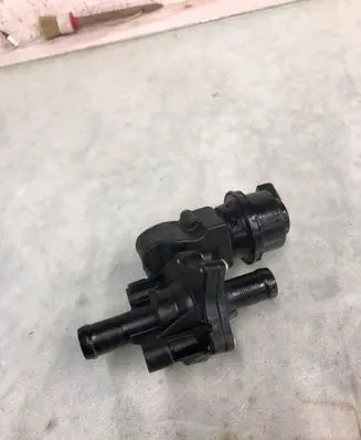 Thermostat/thermostat housing