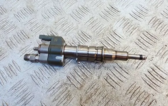 BMW 1 E81 E87 Fuel injector 7589048 13537589048