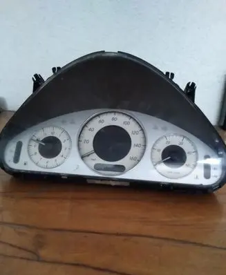 Mercedes-Benz E W211 Speedometer (instrument cluster) A2115402848