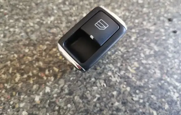 Mercedes-Benz C W204 Electric window control switch A2048700451