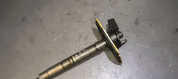 Audi A6 S6 C6 4F Fuel injector 03L130277 0445116030 090206