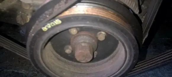 Mazda 323 F Crankshaft pulley