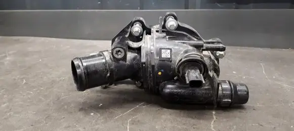 Mercedes-Benz A W177 Thermostat housing a2822030175