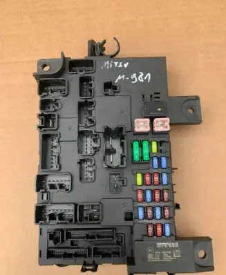 Mitsubishi Outlander Fuse module 8637B688